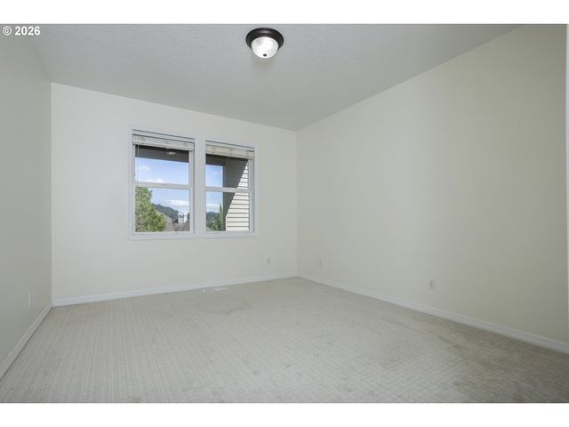 10520 Se ISAAC Dr, Happy Valley, OR 97086