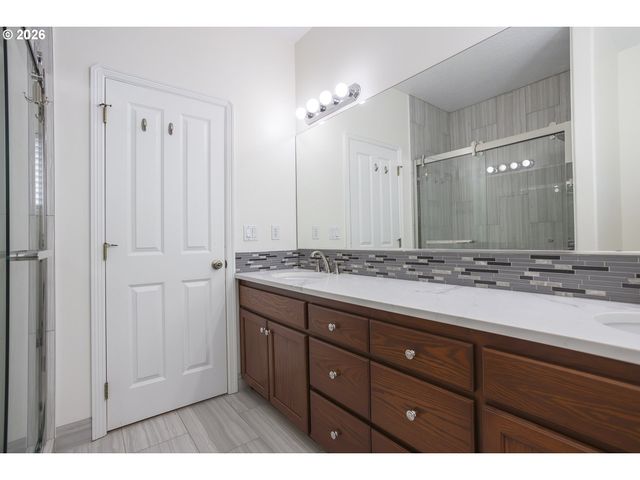 10520 Se ISAAC Dr, Happy Valley, OR 97086