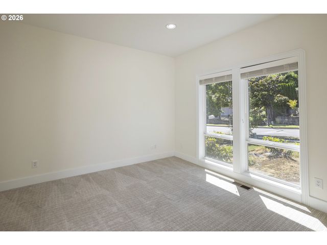 10520 Se ISAAC Dr, Happy Valley, OR 97086