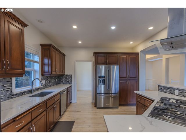10520 Se ISAAC Dr, Happy Valley, OR 97086