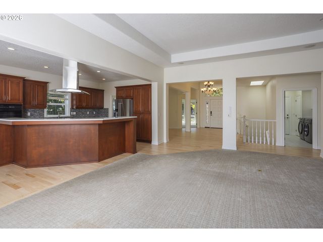 10520 Se ISAAC Dr, Happy Valley, OR 97086