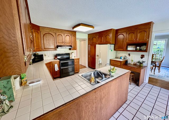 1094 Hopewell Road, Glastonbury, CT 06073