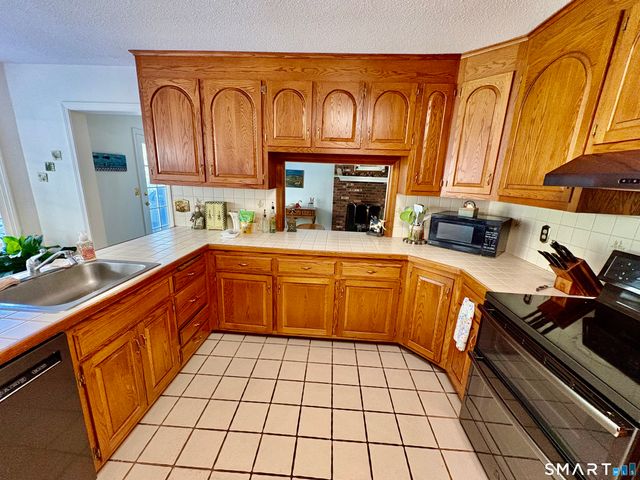 1094 Hopewell Road, Glastonbury, CT 06073