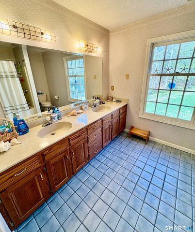1094 Hopewell Road, Glastonbury, CT 06073