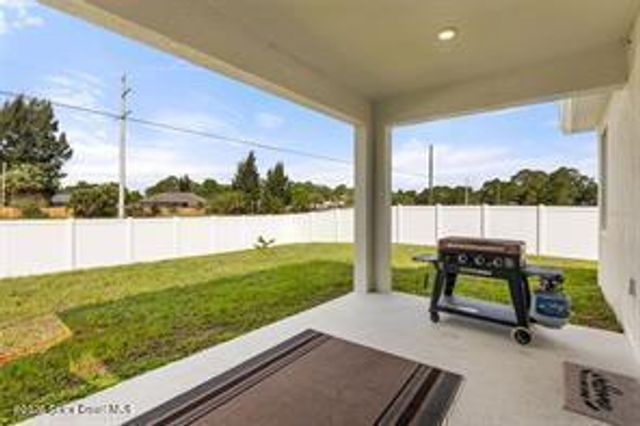 802 Damek Terrace SW, Palm Bay, FL 32908