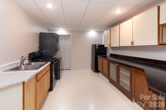 41 Kennedy Road, Weaverville, NC 28787