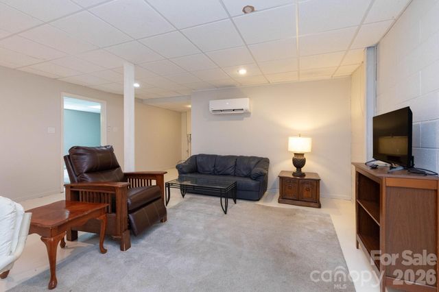 41 Kennedy Road, Weaverville, NC 28787