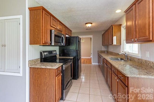 41 Kennedy Road, Weaverville, NC 28787