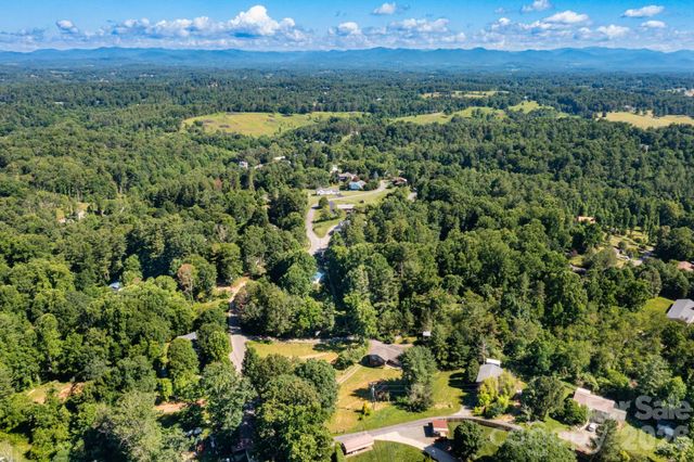 41 Kennedy Road, Weaverville, NC 28787