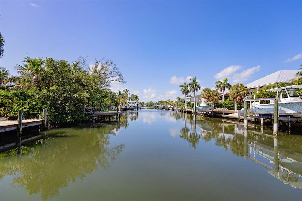 607 S BAY BOULEVARD, ANNA MARIA, FL 34216 — photo 4