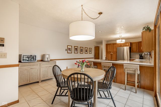925 S Westchester Park Drive, Yorktown, IN 47396