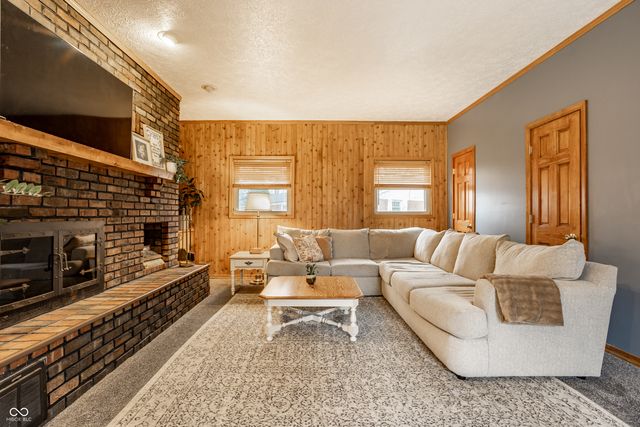 925 S Westchester Park Drive, Yorktown, IN 47396