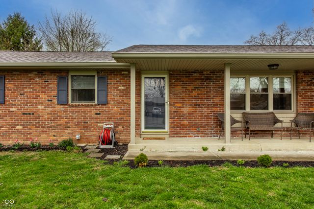 925 S Westchester Park Drive, Yorktown, IN 47396