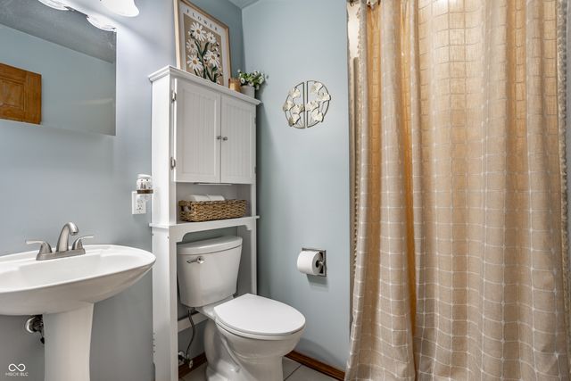 925 S Westchester Park Drive, Yorktown, IN 47396