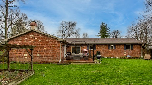 925 S Westchester Park Drive, Yorktown, IN 47396