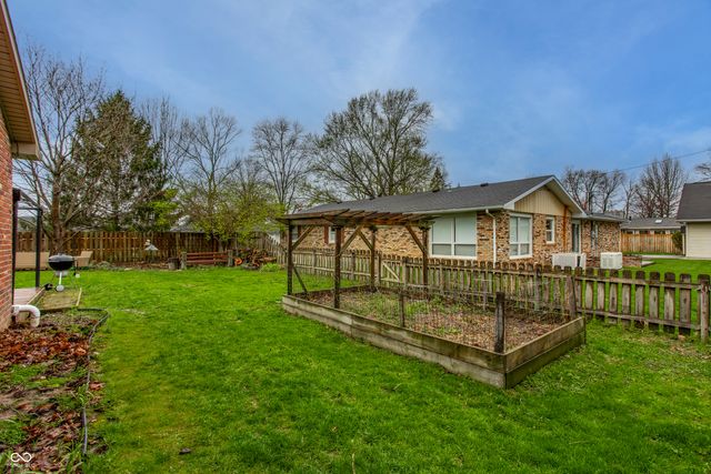 925 S Westchester Park Drive, Yorktown, IN 47396