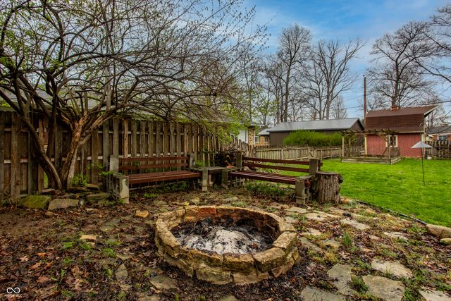 925 S Westchester Park Drive, Yorktown, IN 47396