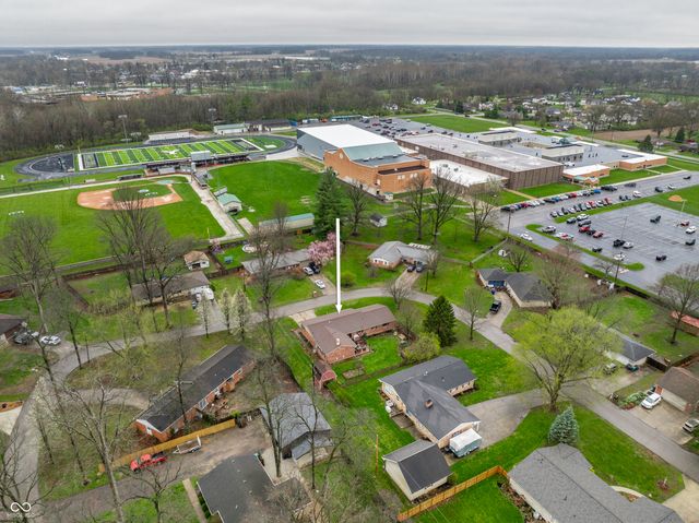 925 S Westchester Park Drive, Yorktown, IN 47396