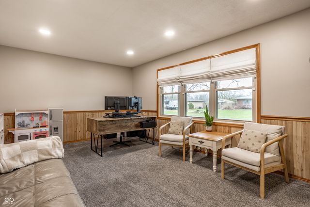 925 S Westchester Park Drive, Yorktown, IN 47396