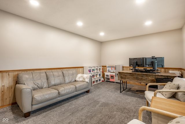 925 S Westchester Park Drive, Yorktown, IN 47396