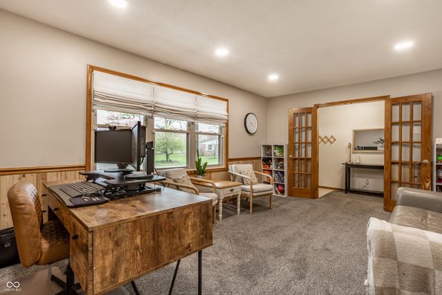 925 S Westchester Park Drive, Yorktown, IN 47396