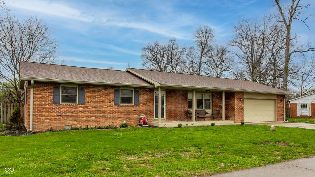 925 S Westchester Park Drive, Yorktown, IN 47396