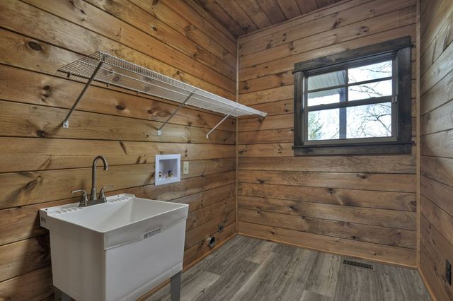 250 Wolf Creek Mountain Road, Mineral Bluff, GA 30559