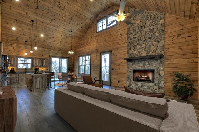 250 Wolf Creek Mountain Road, Mineral Bluff, GA 30559