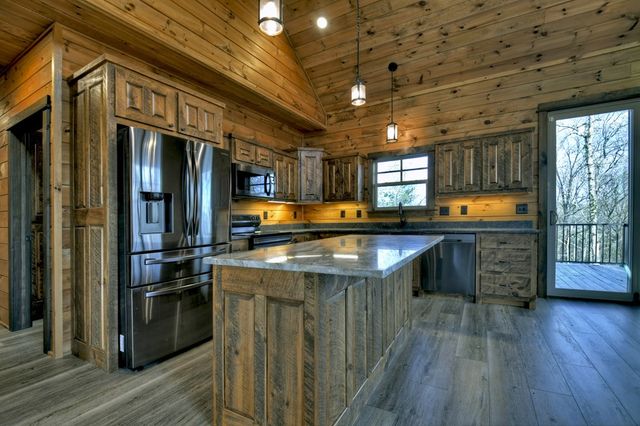 250 Wolf Creek Mountain Road, Mineral Bluff, GA 30559