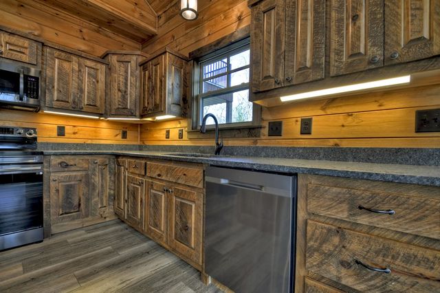 250 Wolf Creek Mountain Road, Mineral Bluff, GA 30559