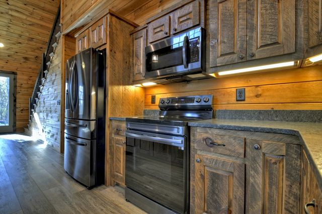 250 Wolf Creek Mountain Road, Mineral Bluff, GA 30559