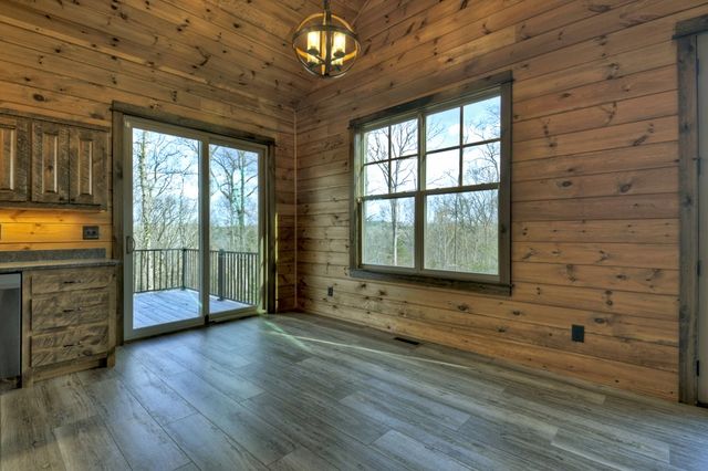 250 Wolf Creek Mountain Road, Mineral Bluff, GA 30559