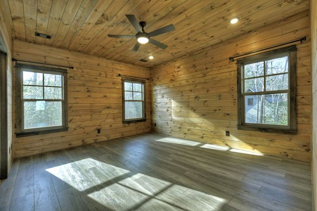 250 Wolf Creek Mountain Road, Mineral Bluff, GA 30559