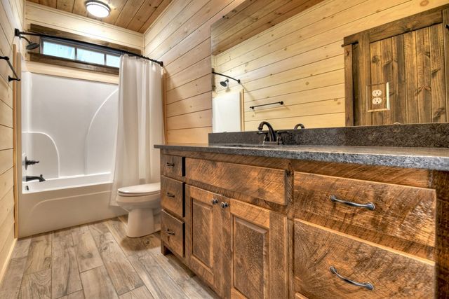 250 Wolf Creek Mountain Road, Mineral Bluff, GA 30559