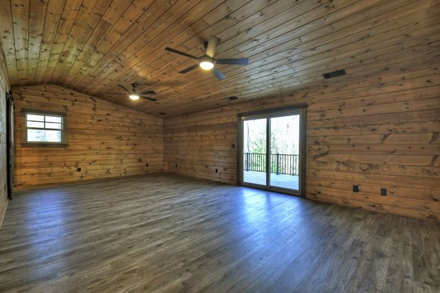 250 Wolf Creek Mountain Road, Mineral Bluff, GA 30559