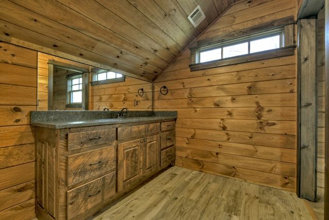 250 Wolf Creek Mountain Road, Mineral Bluff, GA 30559