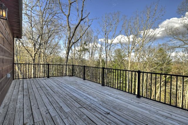 250 Wolf Creek Mountain Road, Mineral Bluff, GA 30559