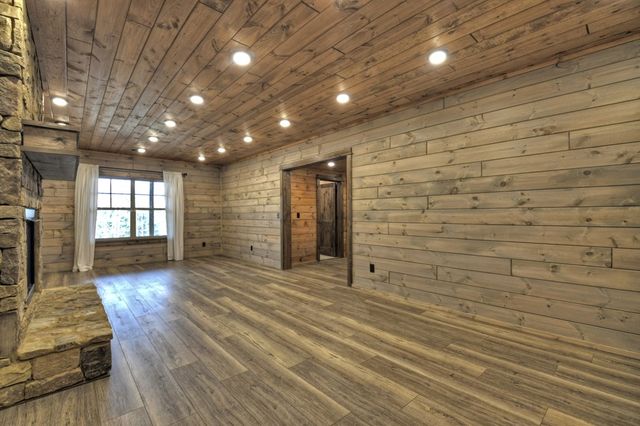 250 Wolf Creek Mountain Road, Mineral Bluff, GA 30559