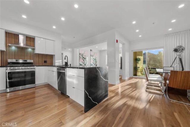 24505 Town Center Drive 7307, Valencia, CA 91355