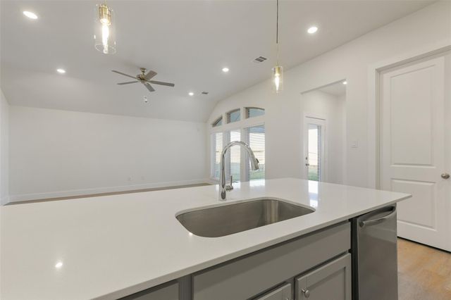 1525 Apache Heights Drive, Dayton, TX 77535