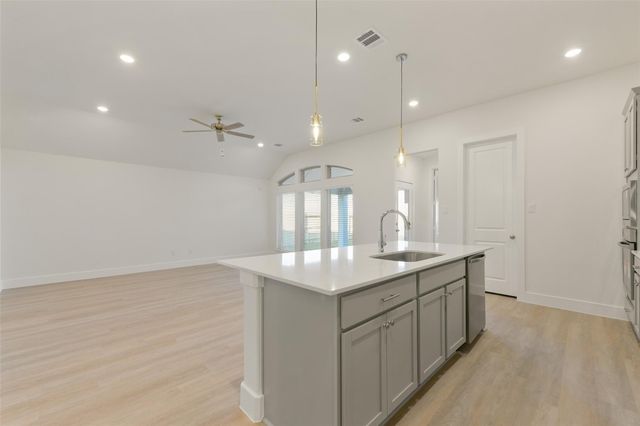 1525 Apache Heights Drive, Dayton, TX 77535