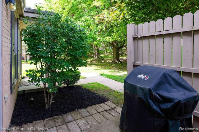 3145 Hidden Ridge Drive, Waterford, MI 48328