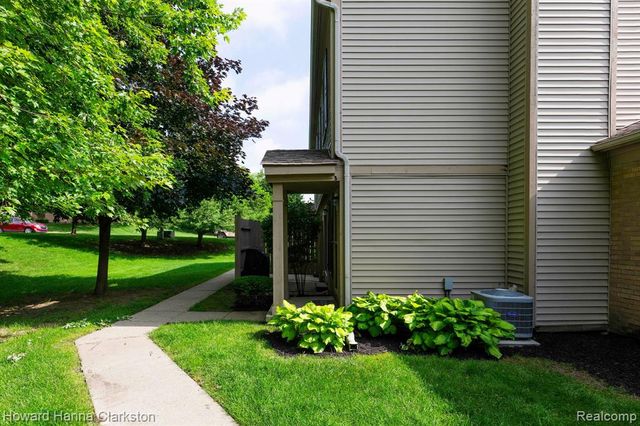 3145 Hidden Ridge Drive, Waterford, MI 48328