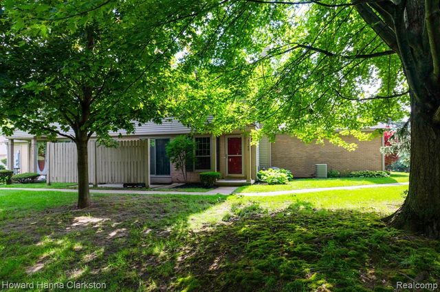 3145 Hidden Ridge Drive, Waterford, MI 48328