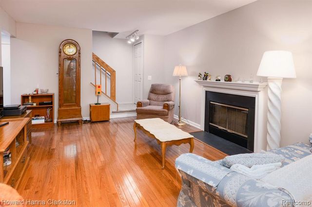 3145 Hidden Ridge Drive, Waterford, MI 48328