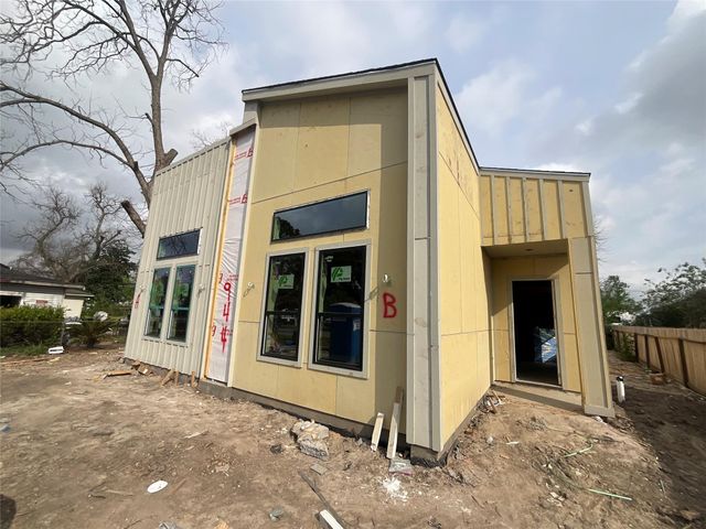944 Lucky Street, Houston, TX 77088