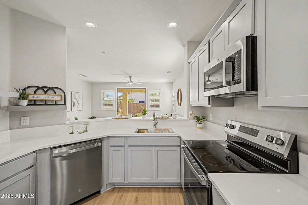 Image 12 of property listing at 17015 W BRIDLINGTON Lane, Surprise, AZ 85374