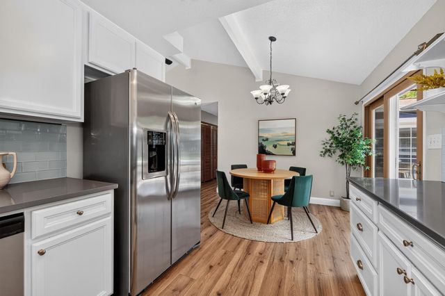 1607 Sierra Gardens Dr, Roseville, CA 95661