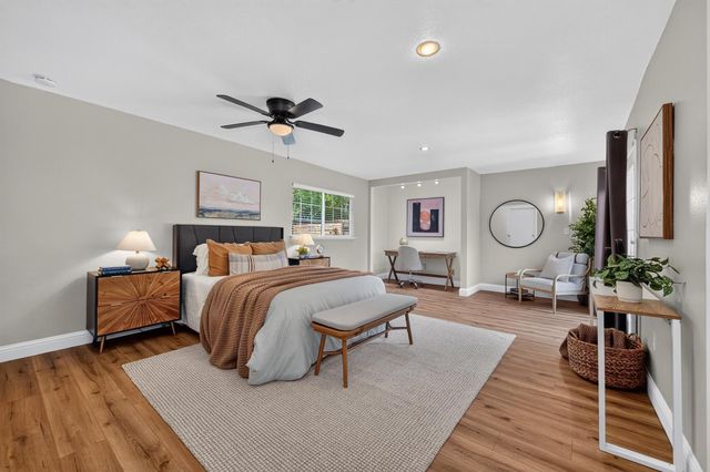 1607 Sierra Gardens Dr, Roseville, CA 95661