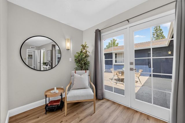 1607 Sierra Gardens Dr, Roseville, CA 95661